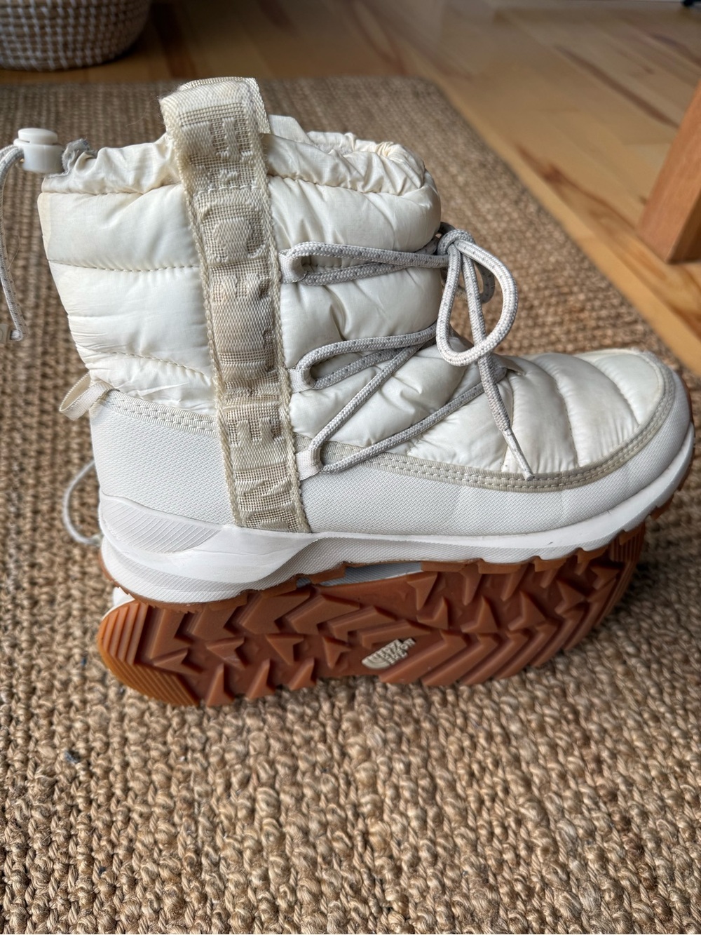 The North Face Kids Winter Snow Boots in Cream White